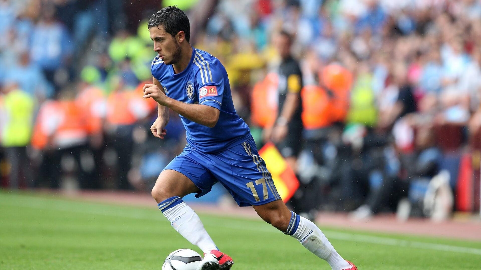 库里举办慈善赛吸引众星参加，库里捐钱